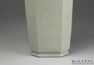 图片[2]-Octagonal vase with green glaze, Qing dynasty, Qianlong reign (1736-1795)-China Archive